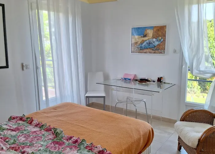 Le Vallon D'azur, Piscine Proche A *